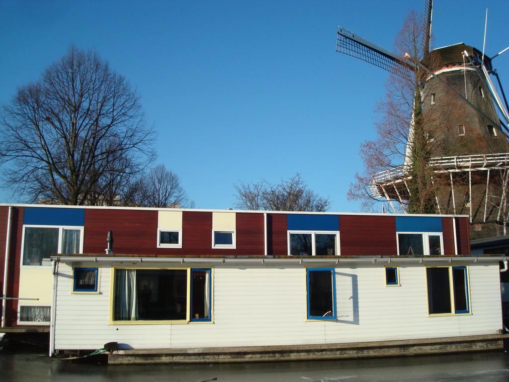 Houseboat Under The Mill Hotel Amsterdam Exterior photo